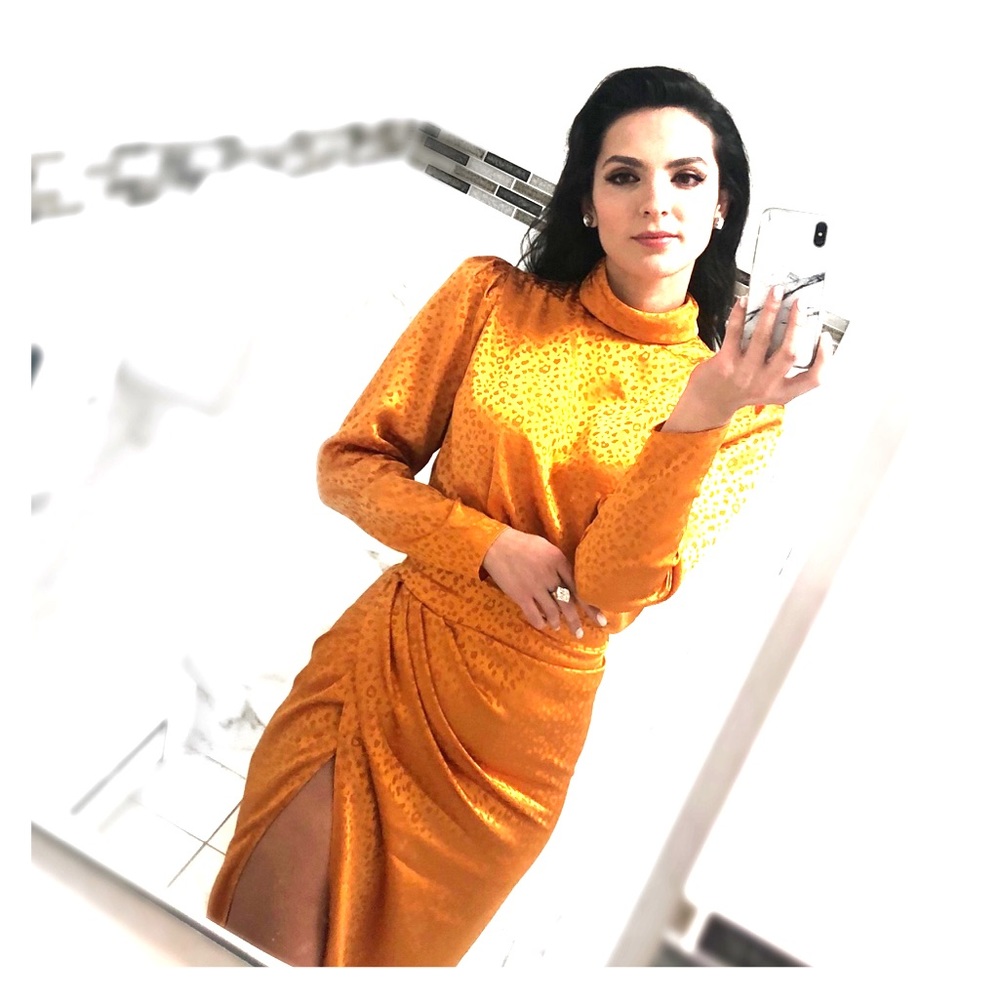 Hi, I’m Marinela, take a look at my closet items!